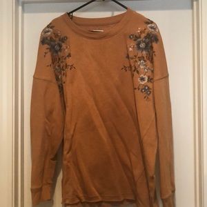 Women’s embroidered crew neck